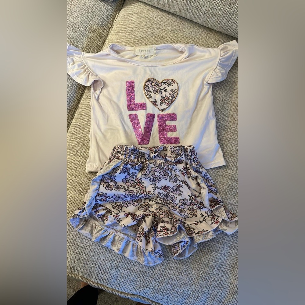 2T shirt and shorts set very soft